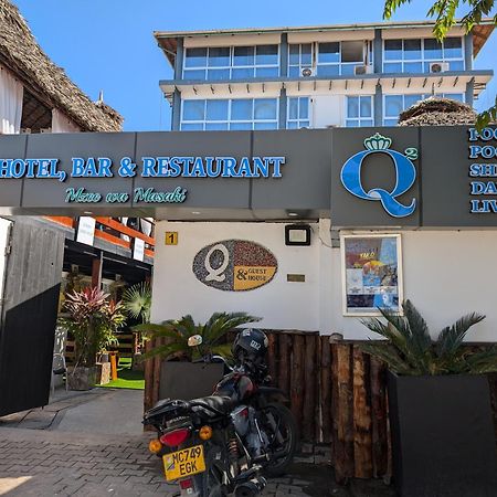 Q-Bar & Guesthouse Дар ес Саалам Екстериор снимка