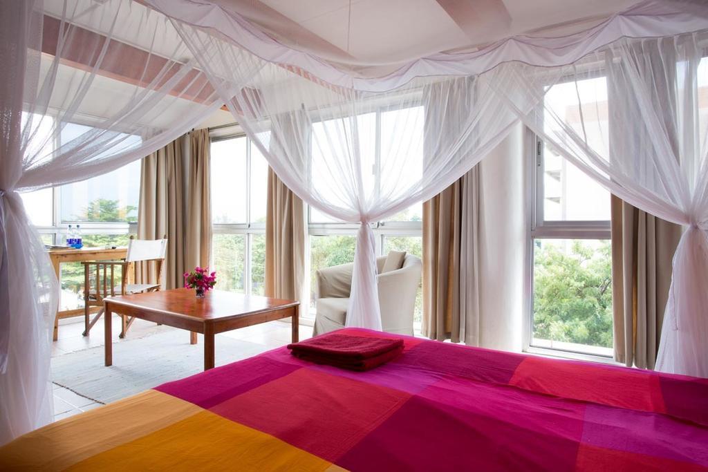 Q-Bar & Guesthouse Дар ес Саалам Стая снимка