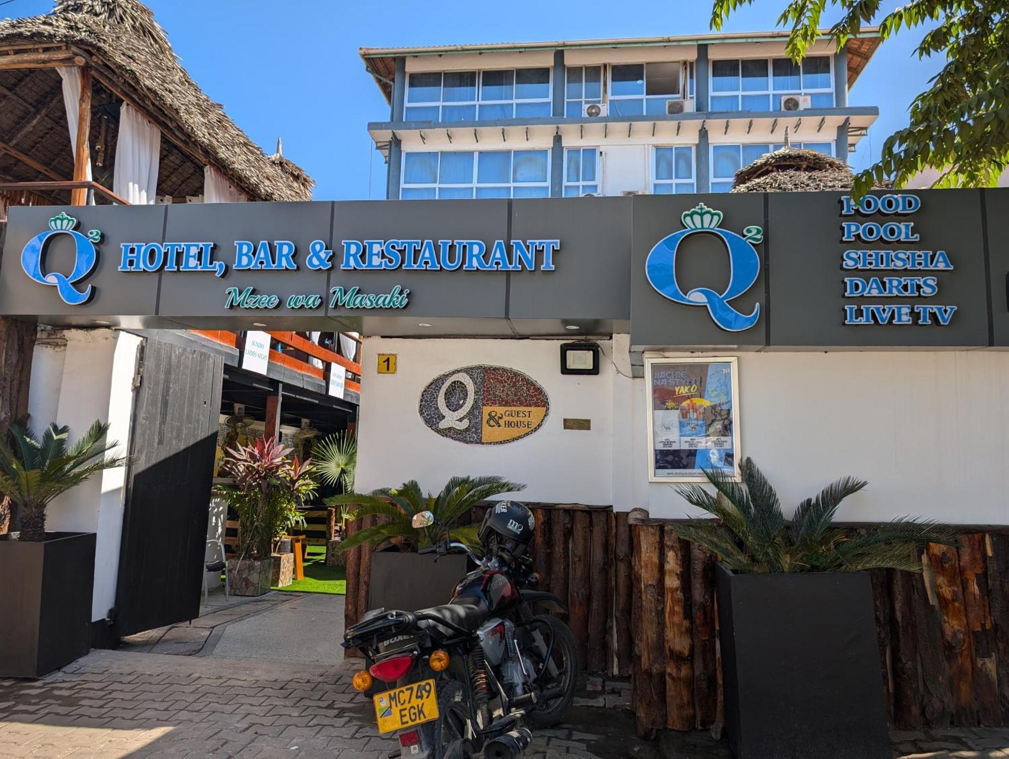 Q-Bar & Guesthouse Дар ес Саалам Екстериор снимка