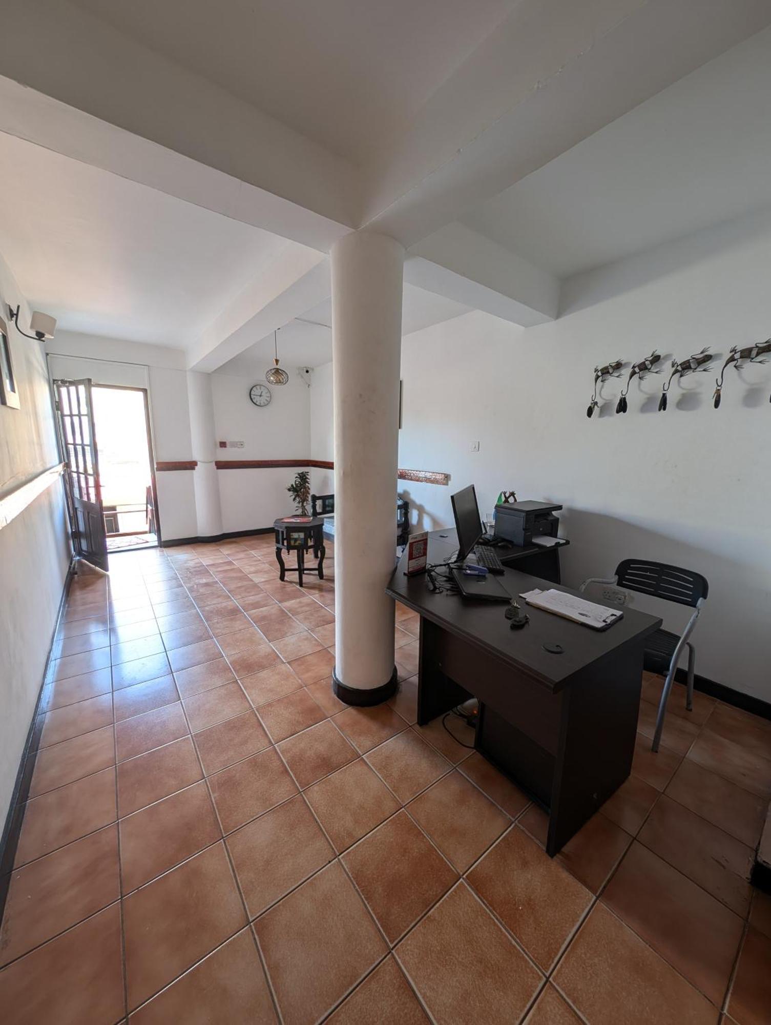 Q-Bar & Guesthouse Дар ес Саалам Екстериор снимка