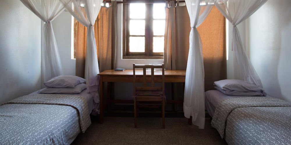 Q-Bar & Guesthouse Дар ес Саалам Екстериор снимка