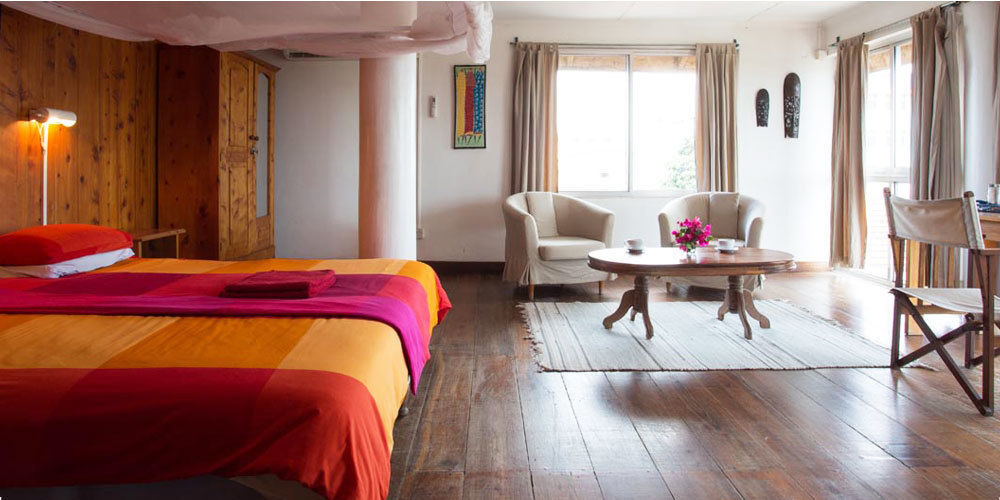 Q-Bar & Guesthouse Дар ес Саалам Екстериор снимка